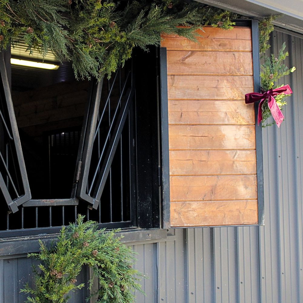 Elegant Artificial Pine Wreath with Realistic Pinecones