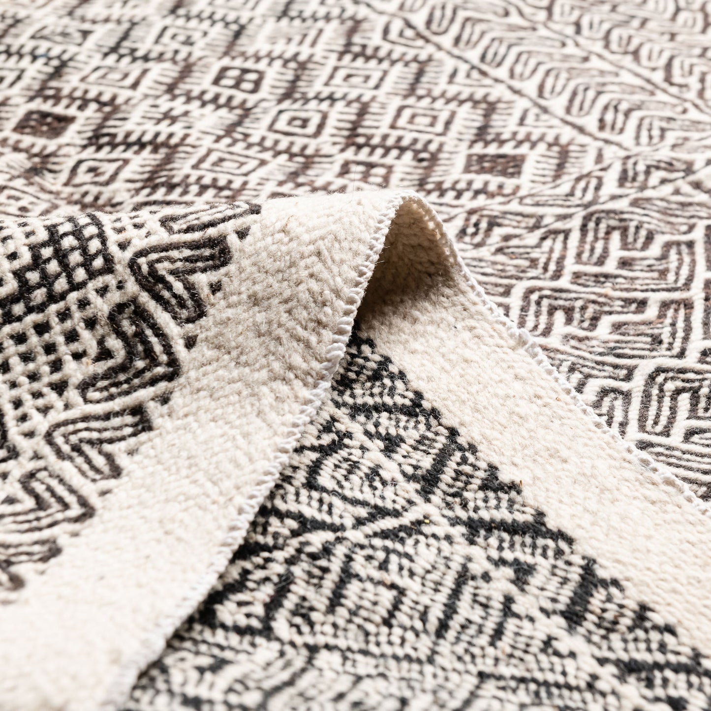 Souraya - taznakht kilim rug